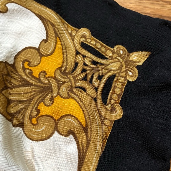 Beautiful DKNY scarf 🧣 - Picture 3 of 4